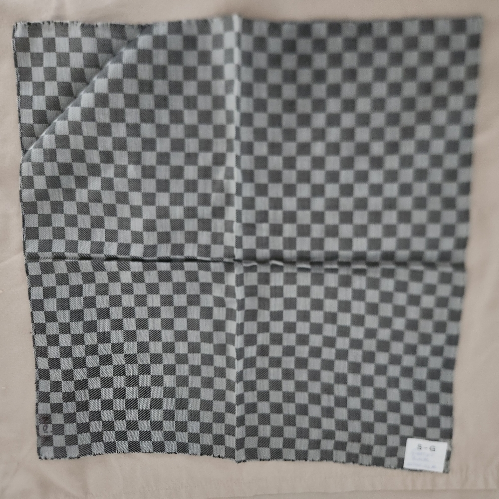 Pocket square - Picture 2 of 2